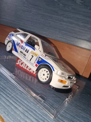 Coche escala 1:24 Burago Ford Escort