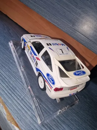 Coche escala 1:24 Burago Ford Escort