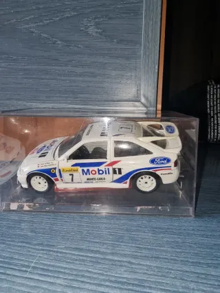 Coche escala 1:24 Burago Ford Escort