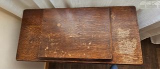 Mesa y máquina de coser Singer antigua