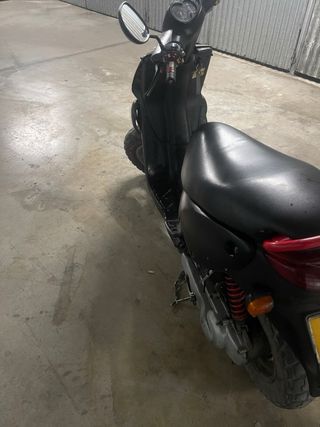 Peugeot Trekker 50cc Scooter Negra