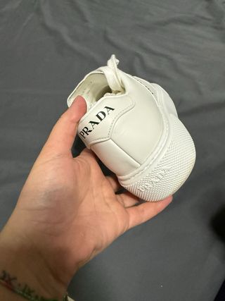 Zapatillas Prada Blancas Usadas con factura !!