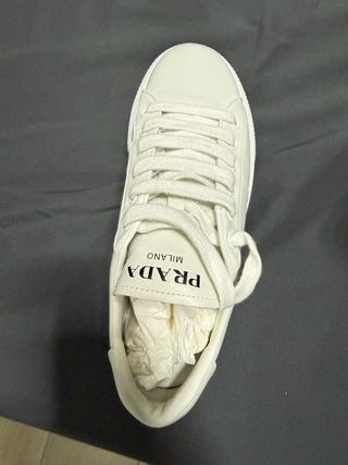 Zapatillas Prada Blancas Usadas con factura !!