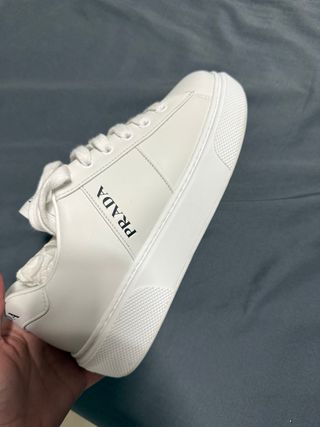 Zapatillas Prada Blancas Usadas con factura !!