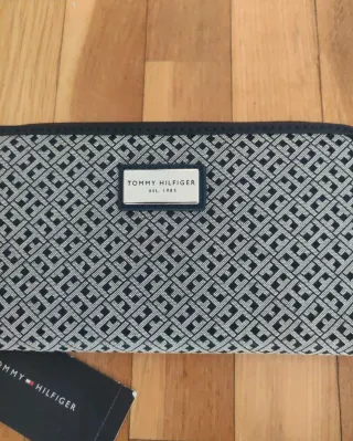 Cartera Tommy Hilfiger Estampada