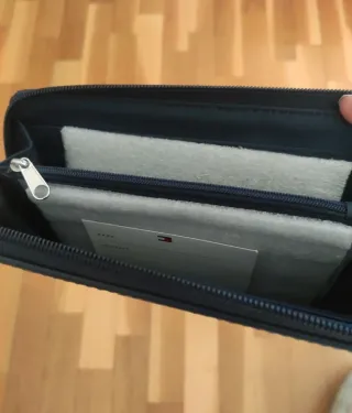 Cartera Tommy Hilfiger Estampada