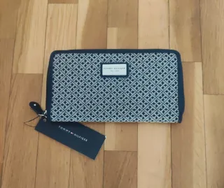 Cartera Tommy Hilfiger Estampada