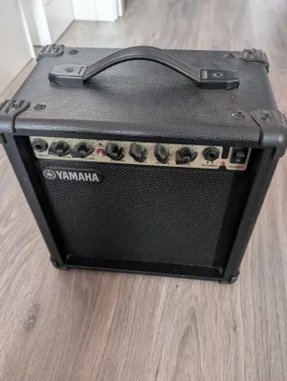 Amplificador Yamaha GA-15