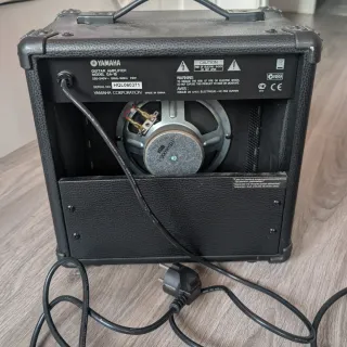 Amplificador Yamaha GA-15