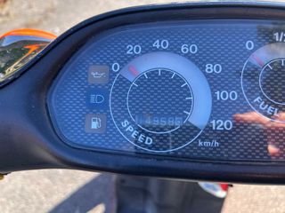 Piaggio Typhoon 80cc año 1995  Color rojo.