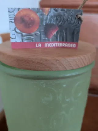Vaso opaco con coperchio in faggio