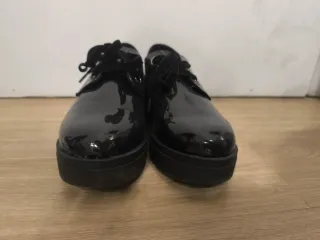 Mocasines negros con cordones