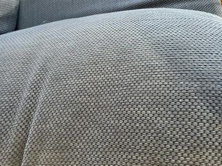 Sofá azul 2 plazas + 2 otomanas amarillas