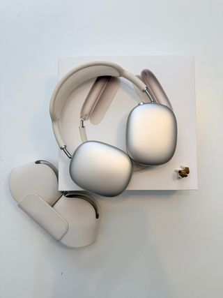 Apple AirPods Max Starlight/Plata