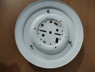 Plafón de techo plateado y cristal