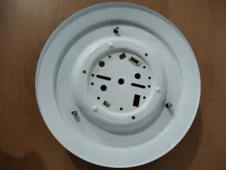 Plafón de techo plateado y cristal