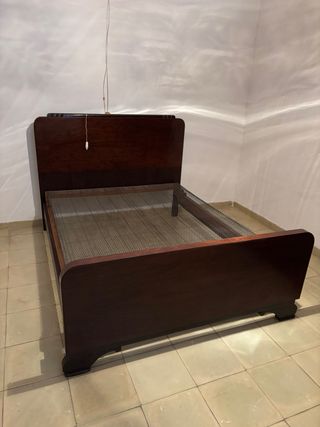 Cama doble antigua de madera