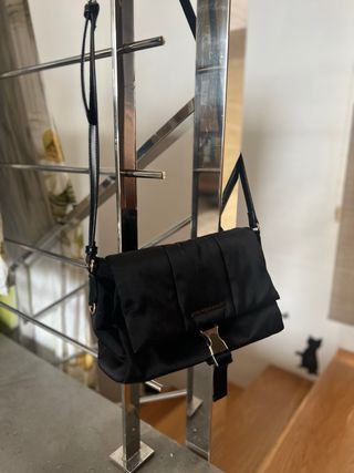 Bolso Adolfo Domínguez negro acolchado