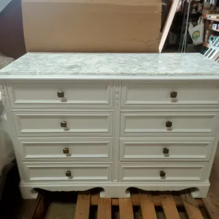 Cómoda lacada blanca con tapa de mármol