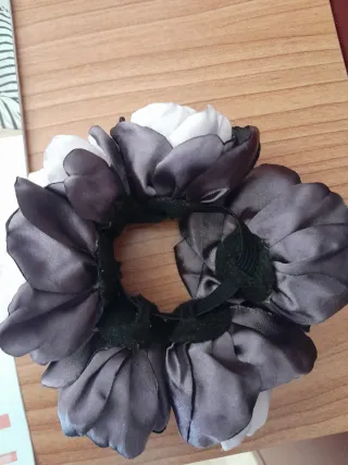 Accesorio de pelo flores morado y blanco