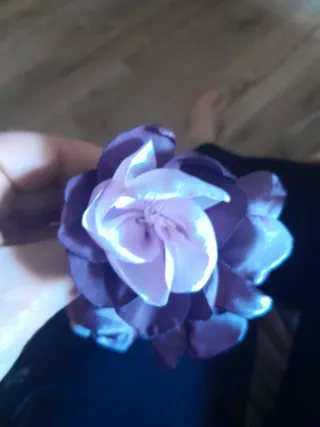 Accesorio de pelo flores morado y blanco