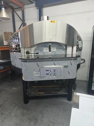 Horno de pizza a gas y leña.