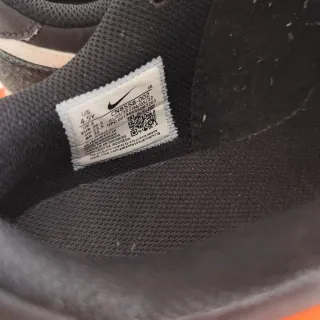 Zapatillas Nike Mujer Negras y Blancas