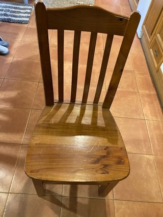 Sillas de madera en buen estado