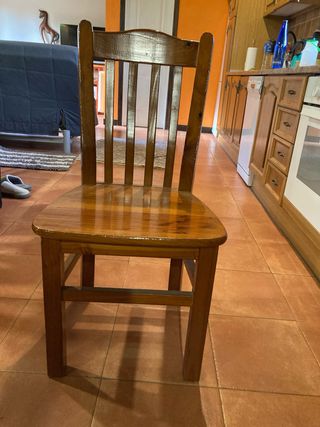 Sillas de madera en buen estado