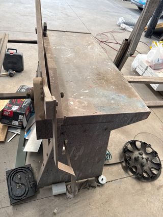 Guillotina de cizalla para cortar chapas de alumia