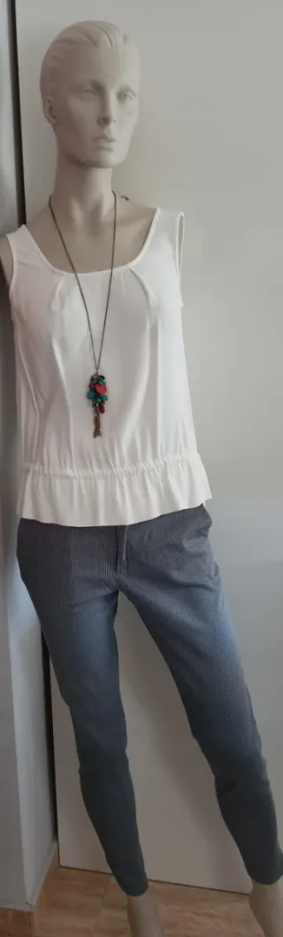 Collar con colgante de piedras