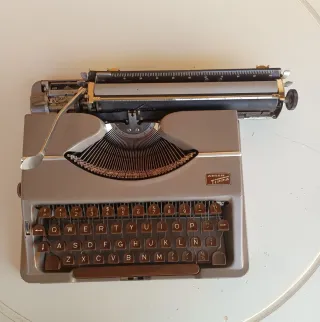 Máquina de escribir Adler Tippa
