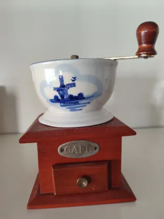 Molino de café antiguo vintage