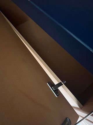 Estanterías de madera, escritorio y almacenaje