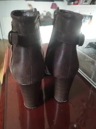 Botines de piel marrón talla 37