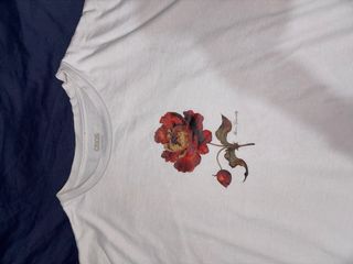 Camiseta ASOS oversize con flor