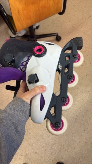 Patines en línea blancos y morados