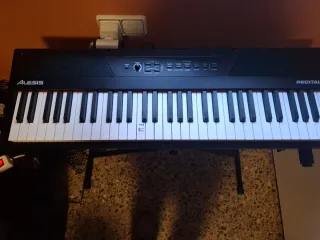 Piano Alesis Recital 61