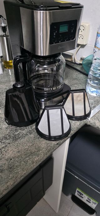 Cafetera Dolce Gusto y Cafetera Cumbia.