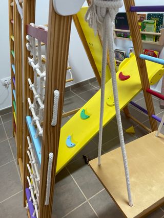 Parque infantil Montessori con accesorios