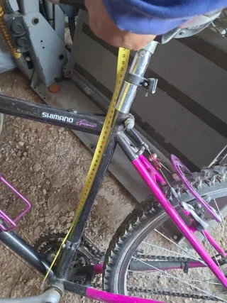 Bicicleta Montaña Negra y Rosa en buen estado