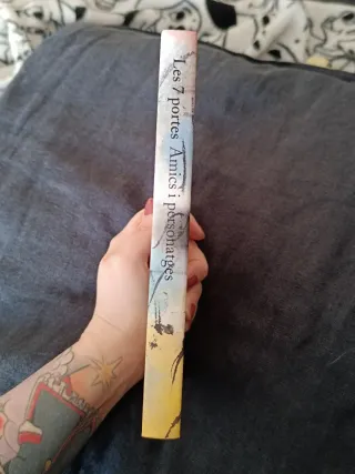 Libro "Les 7 portes.Amics i personatges"