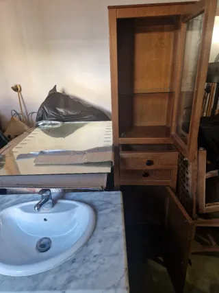 Conjunto de baño madera natural y mármol