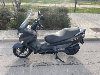 Suzuki Burgman 125 - Maxi Scooter