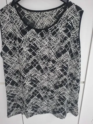 Shorts neri con perle e pizzo