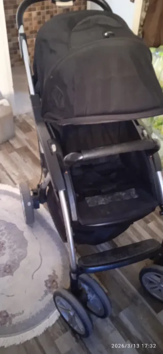 Carro de bebé negro