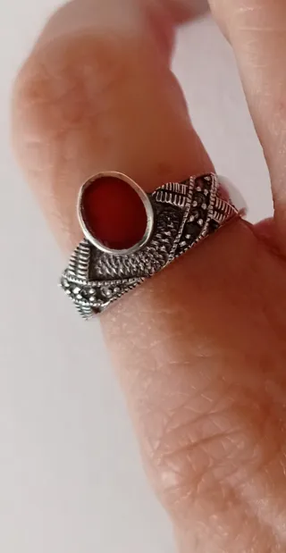 Anillo de plata con cornalina.