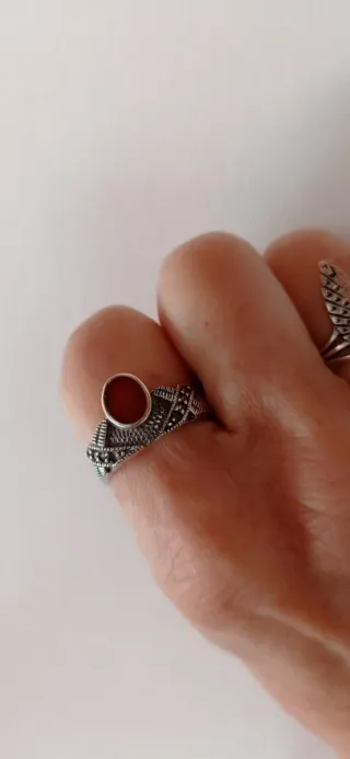 Anillo de plata con cornalina.