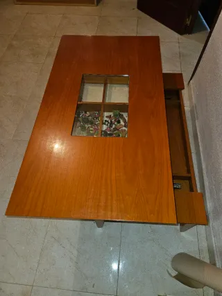 Mesa de centro de madera y cristal