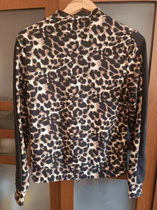 Chaqueta Deportiva Leopardo y Negro